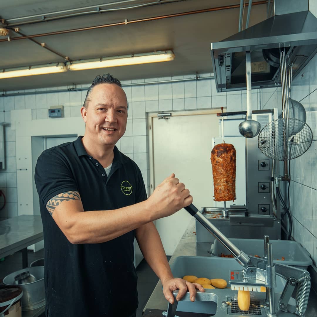 Wilco snijdt verse friet